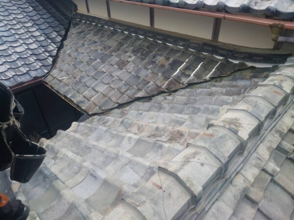 三重県津市にて屋根修理・雨漏り修理〈瓦屋根の葺き替え工事〉の施工前写真