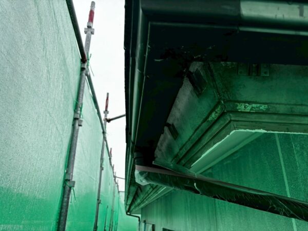 三重県津市にて雨樋交換工事の施工前写真